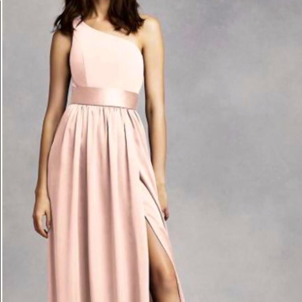 Vera Wang - one shoulder gown With satin gash dress blBrand New. BLUSH Color